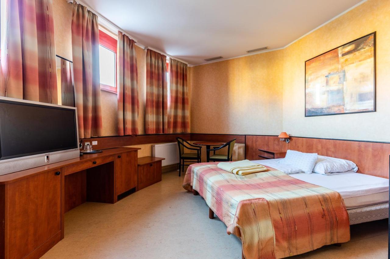 Corner Motel Zalaegerszeg Zewnętrze zdjęcie